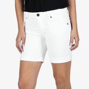 NWT KUT from the Kloth Catherine Boyfriend Short, Exclusive (White Wash)